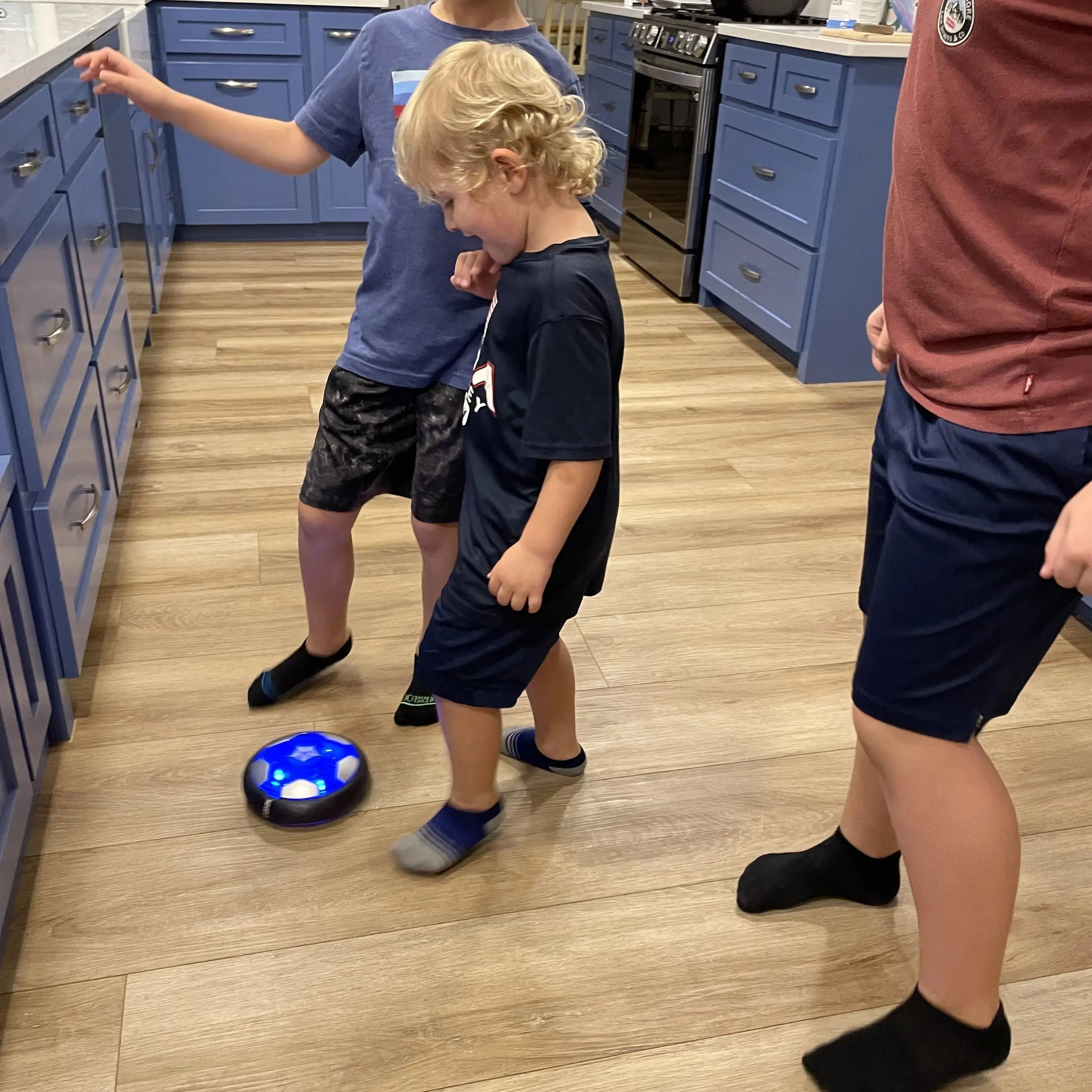 KiddoSpace™ - LED Sveveballfotball for barn 