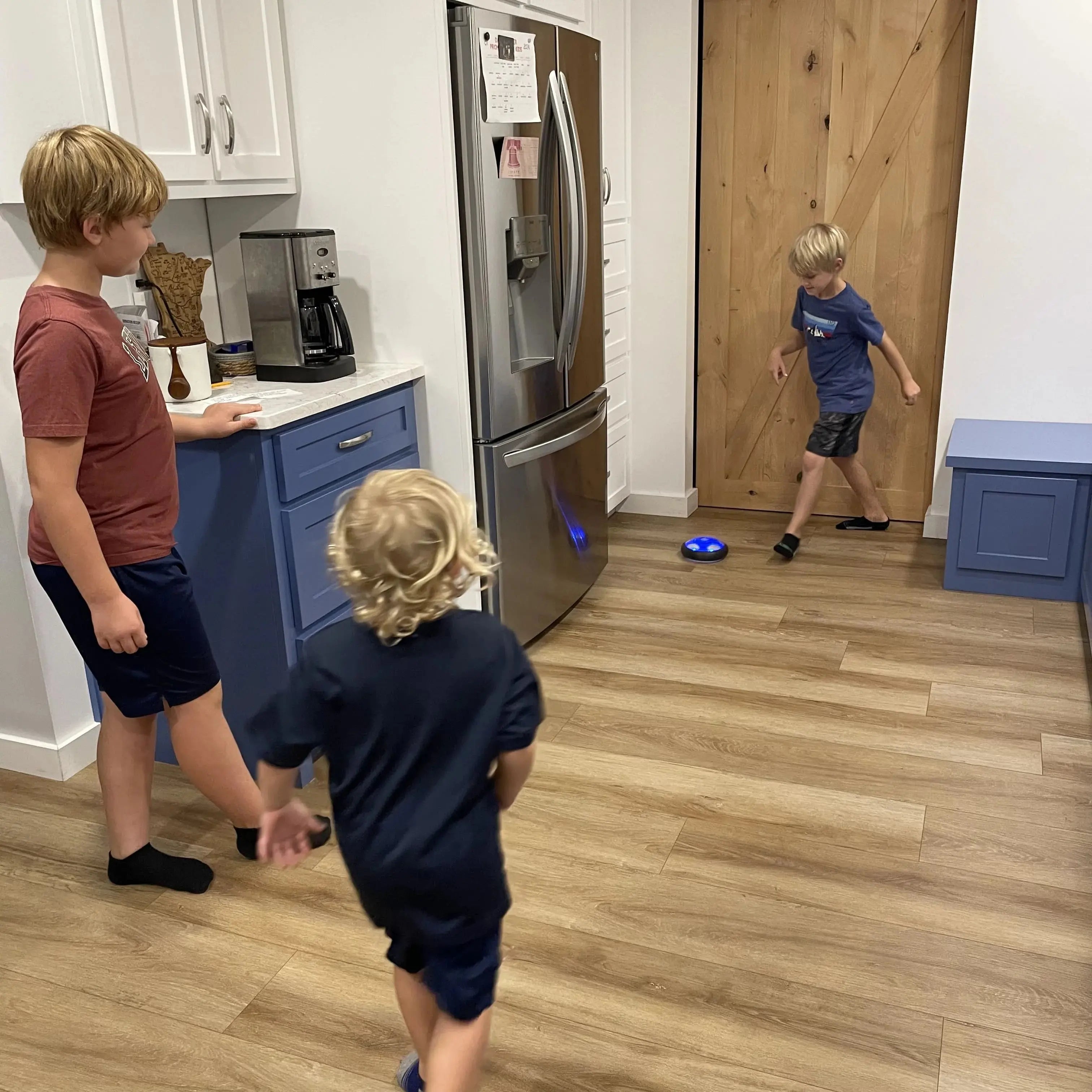 KiddoSpace™ - LED Sveveballfotball for barn 